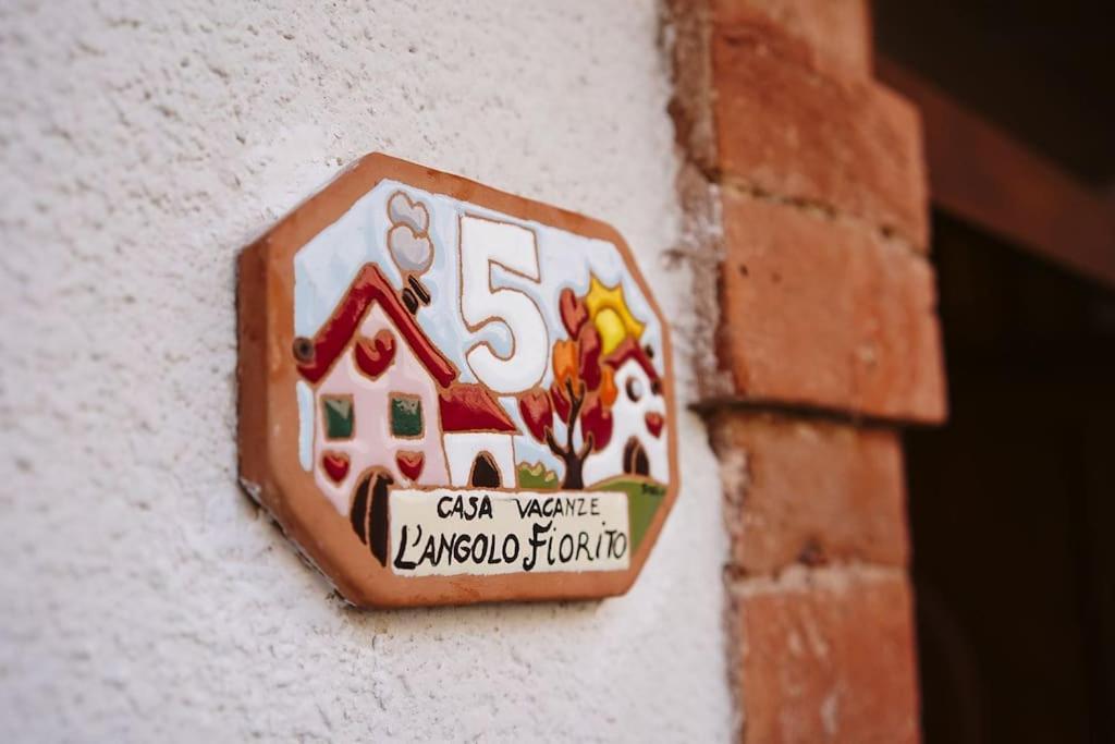 Casa Vacanze L'Angolo Fiorito Беттолле Екстер'єр фото